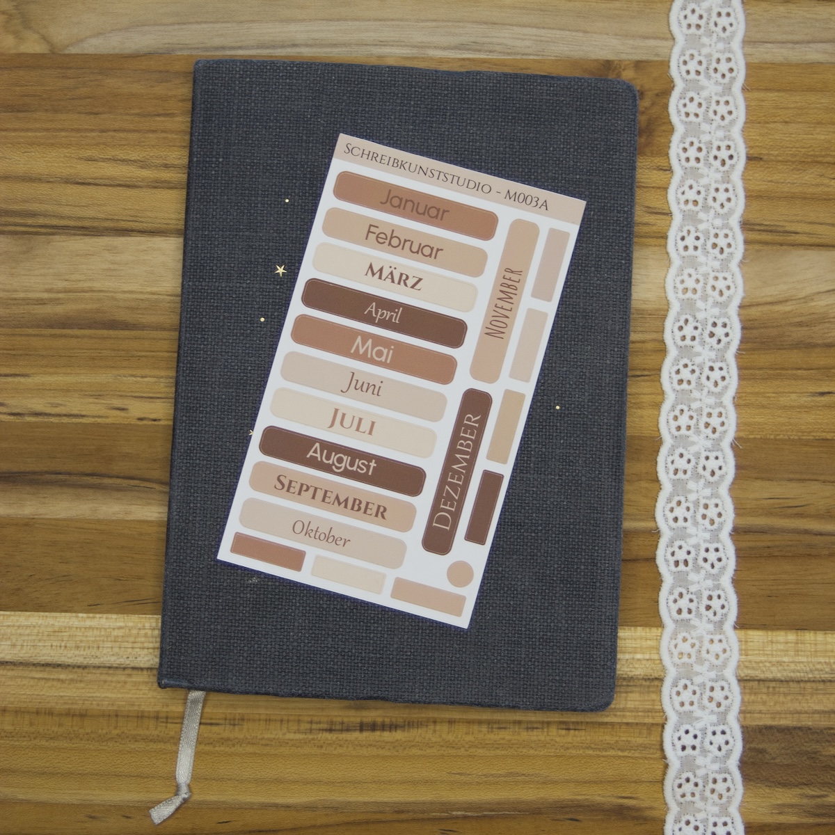 Durch das Jahr. – Monate Sticker Sheet