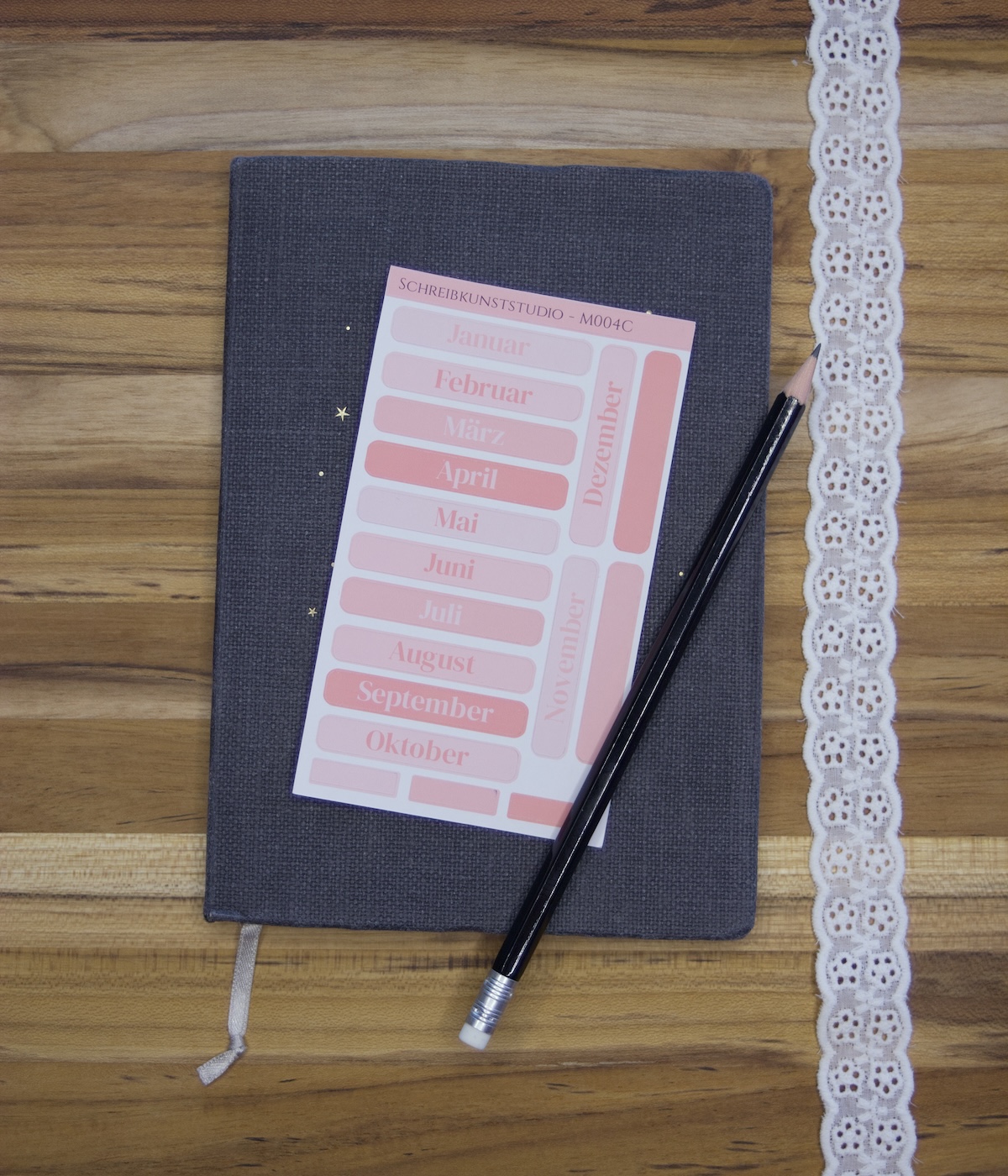 Durch das Jahr. – Monate Sticker Sheet